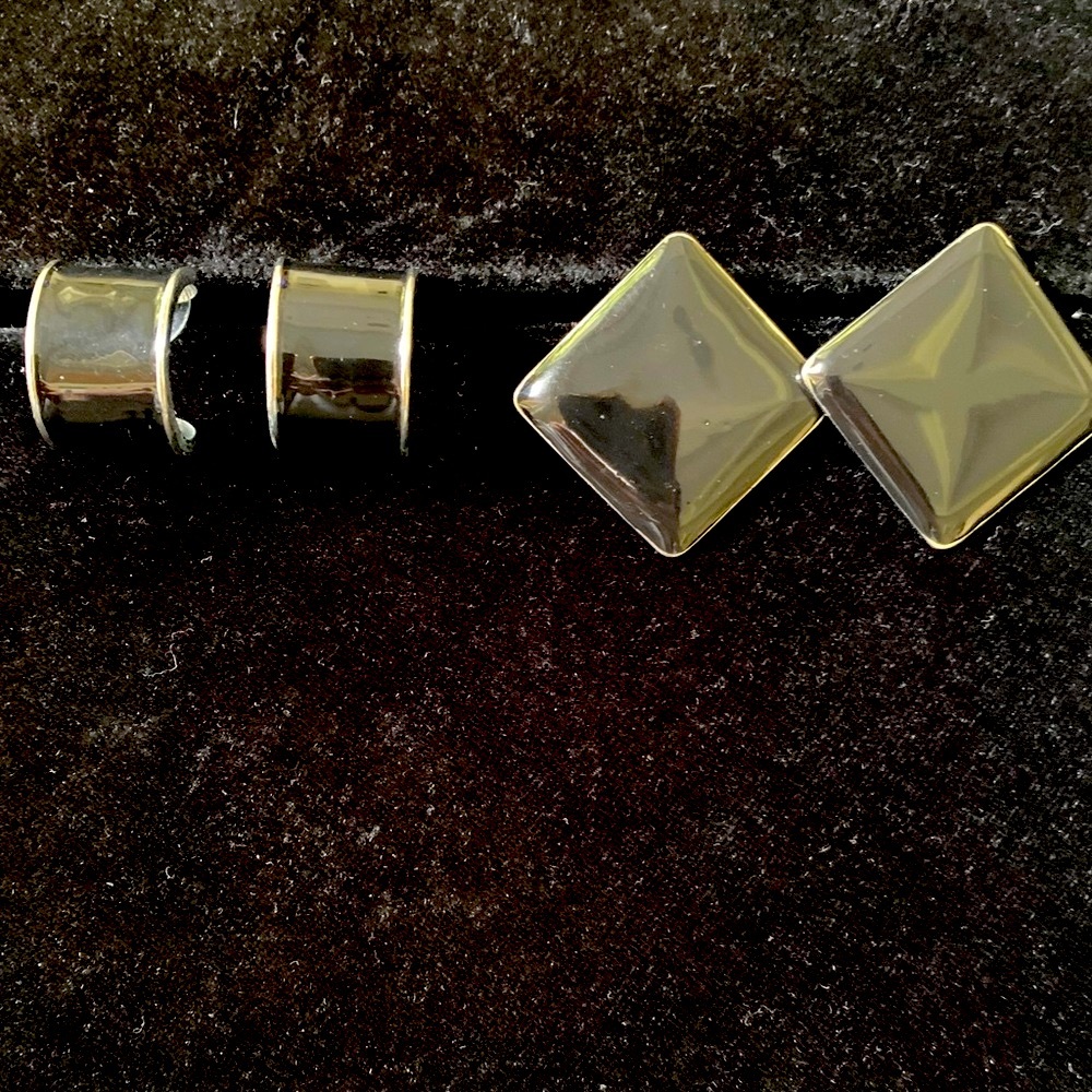 2 Pairs of Black Earrings